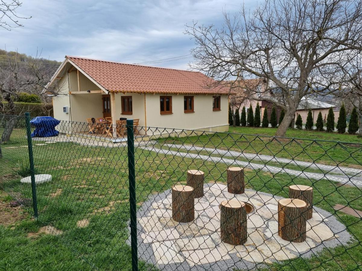 Domcek Pod Orechom Banská Štiavnica Exteriör bild