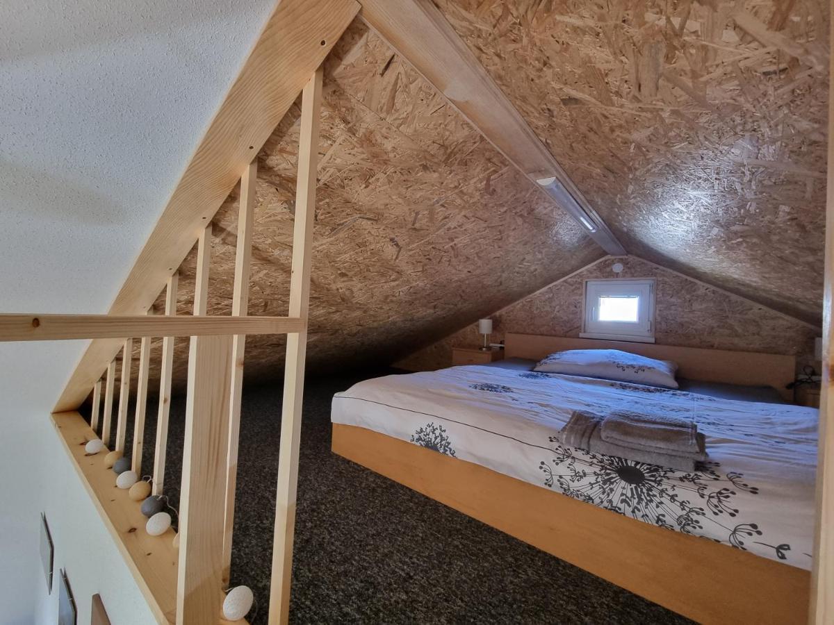 Domcek Pod Orechom Banská Štiavnica Exteriör bild